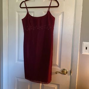 Ann Taylor beautiful Size 2P dress with beading and scarf. Burgundy. 100% silk
